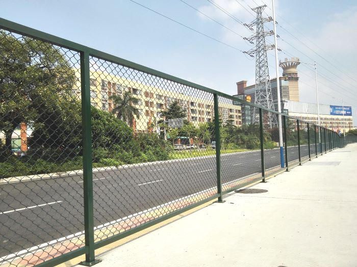 廣東護(hù)欄,東莞護(hù)欄,圍墻護(hù)欄,陽臺護(hù)欄,安全防護(hù)欄